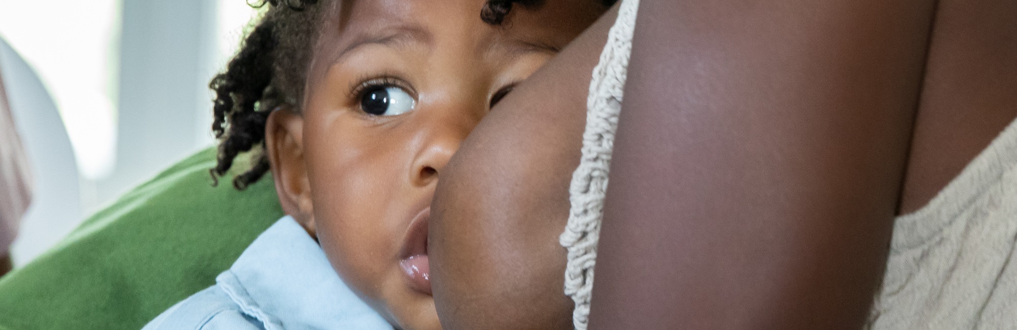 dark skinned toddler breastfeeding